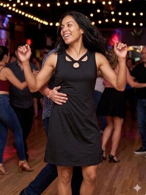 👗NWT Saukole Black Sleeveless Keyhole Shift Dress Size Large